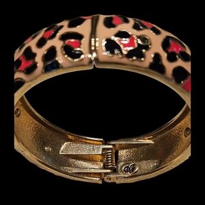 🐆Betsey Leopard / Cheetah Print Red & Black Sparkly Hinged Bangle Bracelet-NWOT